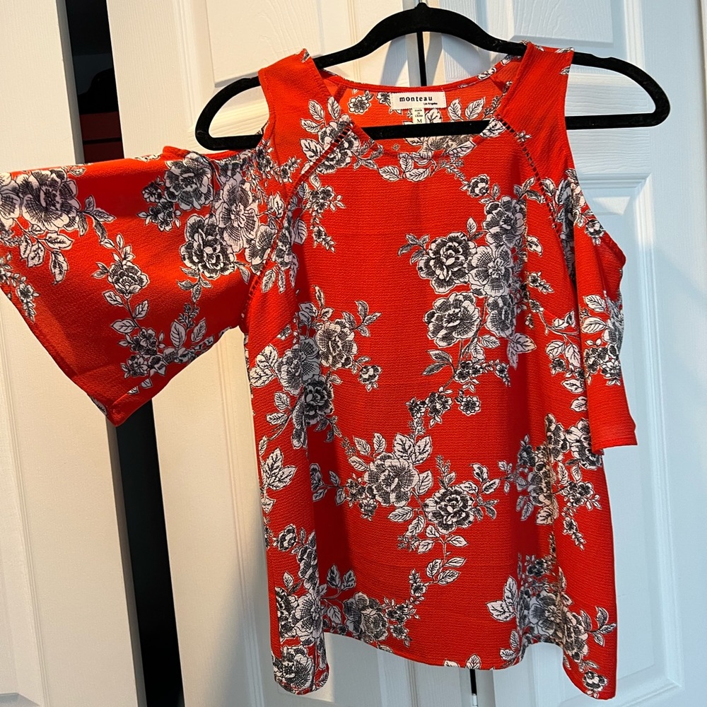 Monteau “cold shoulder” shirt